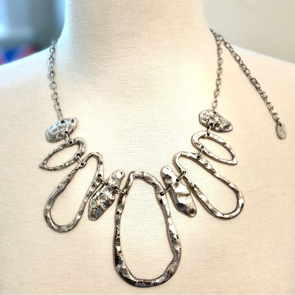 Elegant Statement Piece Hammered Silver Metal Nec… - image 1